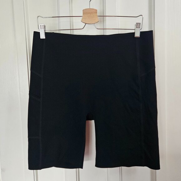 Spanx Booty Boost Active Bike Shorts, 8" Ladies Size XL - Picture 3 of 6